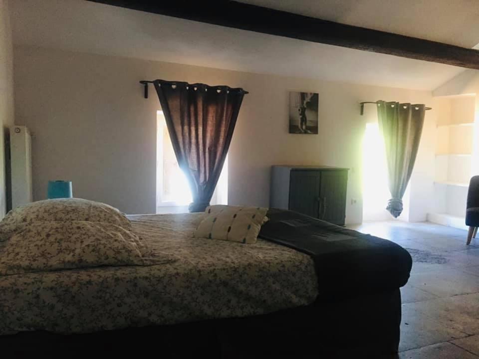 Aux Pieds Tanques Hotel Barbentane Екстериор снимка