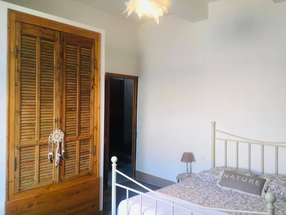 Aux Pieds Tanques Hotel Barbentane Екстериор снимка